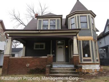 Main picture of 210 W Creighton Ave