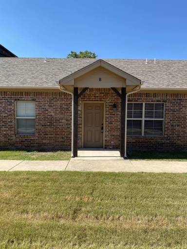 Main picture of 527 Stadium Dr