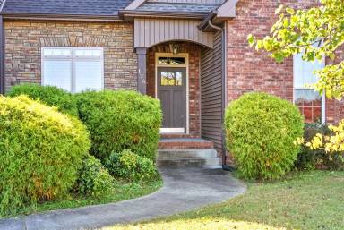 Main picture of 126 Parkland Cir