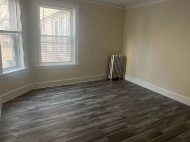 Main picture of 1417 W Elmdale Ave