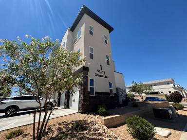 Main picture of 5801 S Garnet Dr