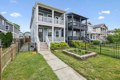 Main picture of 6216 California Ave