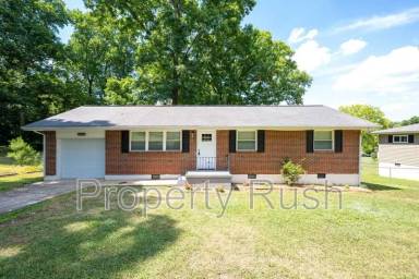 Main picture of 738 Roberta Dr