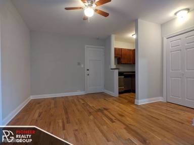 Main picture of 837 W Wolfram Apartments
