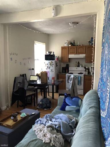 Main picture of 132 Hemenway St