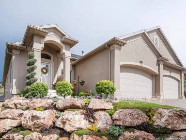 Main picture of 637 Edgewood Dr