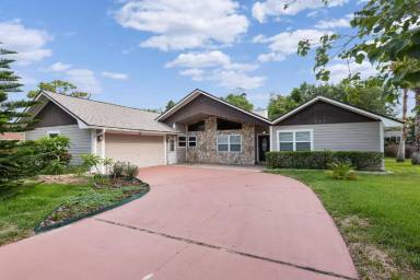 Main picture of 825 Park Ct
