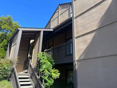 Main picture of 2000 Rock St