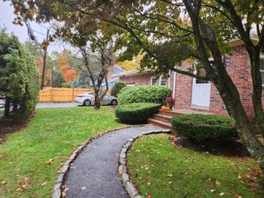 Main picture of 34 Pond St