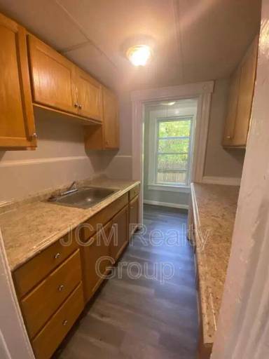 Main picture of 138 University Ave