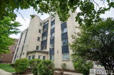 Main picture of 4976 N Milwaukee Ave