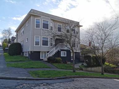 Main picture of 901 W Howe St