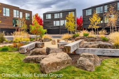 Main picture of 55 NW Wall St