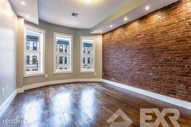 Main picture of 205 Saint James Pl