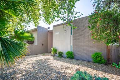 Main picture of 2443 Mission Ave