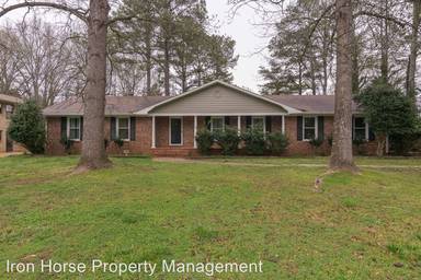 Main picture of 405 Brookwood Dr
