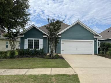 Main picture of 95 Mary Ellen Way