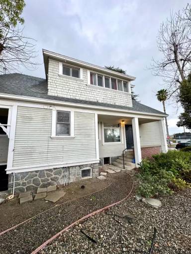 Main picture of 795 E Columbia Ave