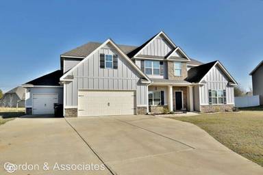 Main picture of 17 Pebblebrook Ln