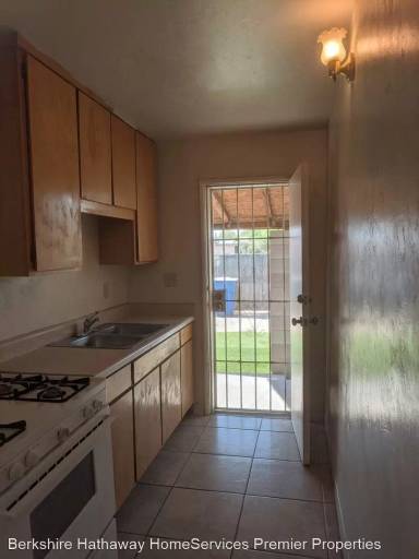 Main picture of 221 E Lester St
