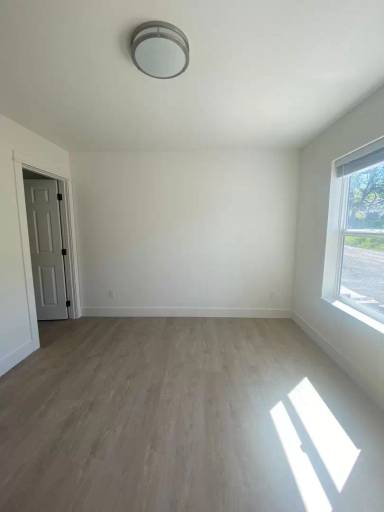 Main picture of 2303 E 9th St