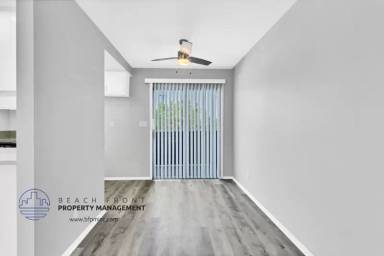 Main picture of 250 E Acacia St