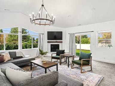 Main picture of 940 E Buddlea Dr
