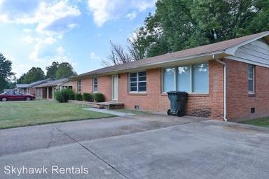 Main picture of 205 Meadowbrook Dr