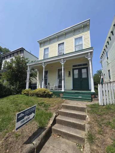 Main picture of 112 S Laurel St