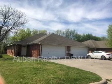 Main picture of 112-114 Honey Bee Dr