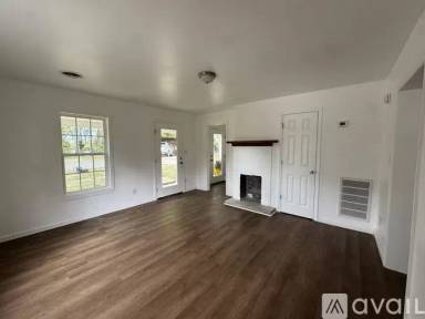 Main picture of 512 N Hill St