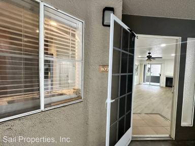 Main picture of 320 Lake St