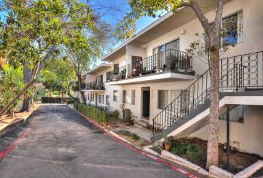 Main picture of Hesperia Plaza, LLC