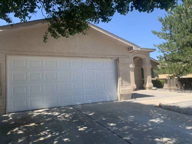 Main picture of 905 Somerset Meadows Dr NE
