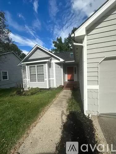 Main picture of 322 S Pointe Dr