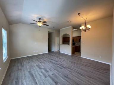 Main picture of 2408 Ravenwood Ct