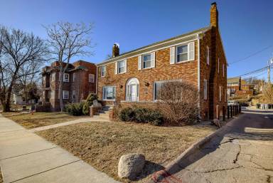 Main picture of 560 S 34th St