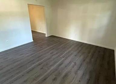 Main picture of 733 Saint Nicholas Dr
