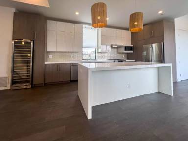 Main picture of 948 N Benton Way