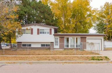 Main picture of 704 Clinton Way