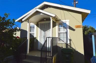 Main picture of 1103 1/2 W 53rd St