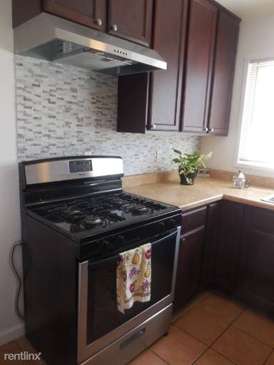 Main picture of 1210 Pitt St NE
