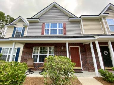 Main picture of 252 North Cir