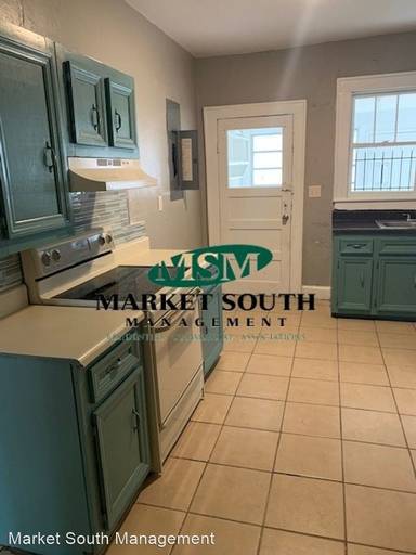 Main picture of 4909 Montgomery St