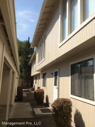 Main picture of 211 S Bruce Ln