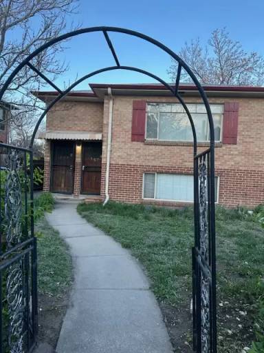 Main picture of 244 Bannock St