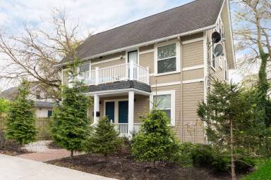 Main picture of 5211 Franklin Blvd