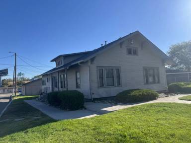 Main picture of 949 N Oregon St