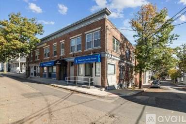 Main picture of 21 Salem St