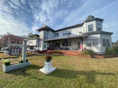 Main picture of 304 W Gregory St